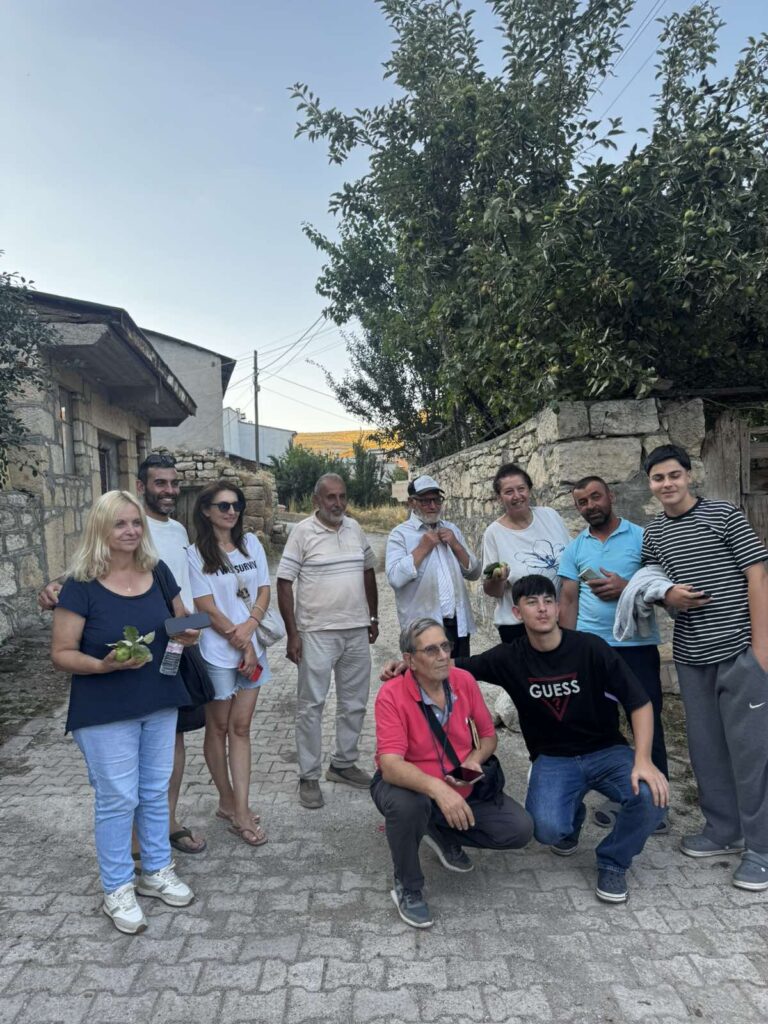 Στάση στο Αγορέν κατά το οδοιπορικό στον Πόντο