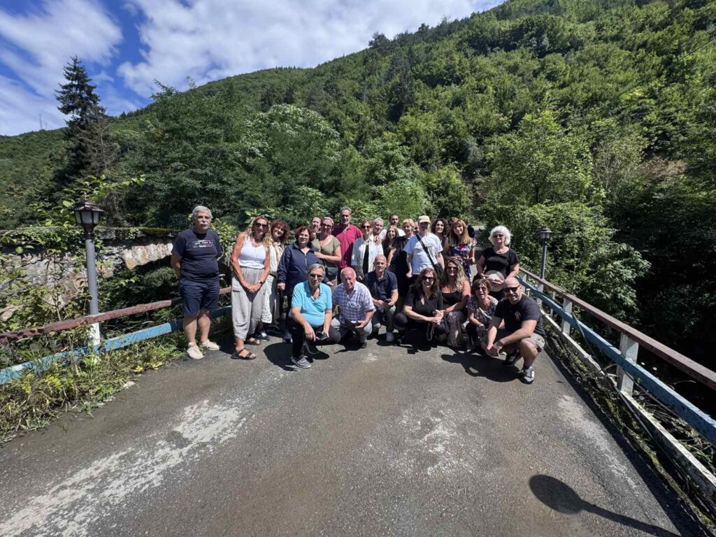 Η ομάδα της Ευξείνου Λέσχης Βέροιας στο Γεφύρι της Τρίχας